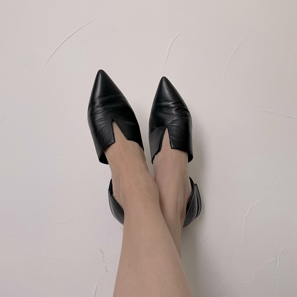 Vince Black Pointed-Toe Leather Flats